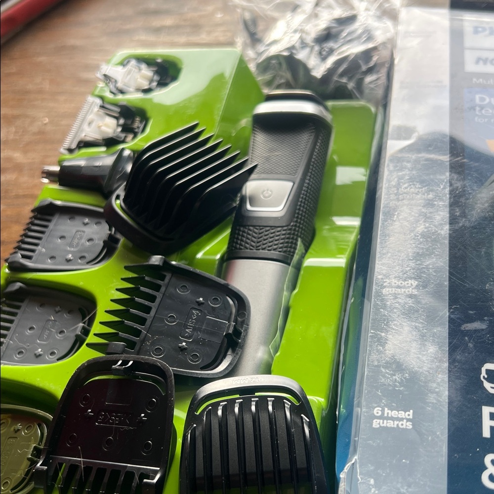 Philips Norelco Multigroom 5000 with DualCut Technology